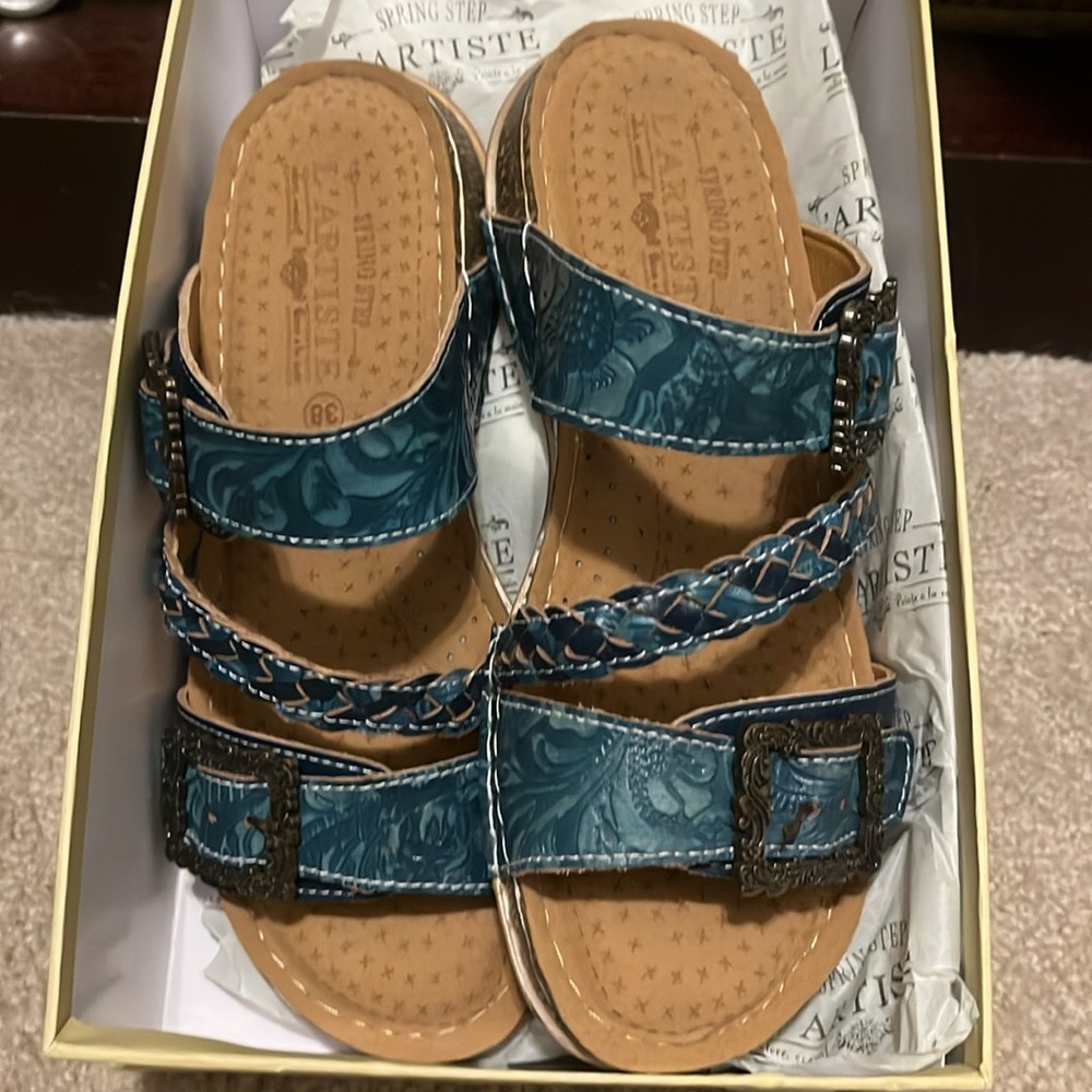 L’artiste Women's Sandals - Picture 2 of 3